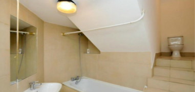 Lavishing Loo for rent at £3,000 per month