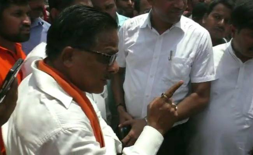 BJP MLA brings IPS Officer to Tears,IPS officer Charu Nigam,IPS Officer burst into tears,Radha Mohan Agarwal insulted IPS Officer,BJP MLA argue with IPS Officer,BJP MLA yell at IPS Officer, Officer into Tears