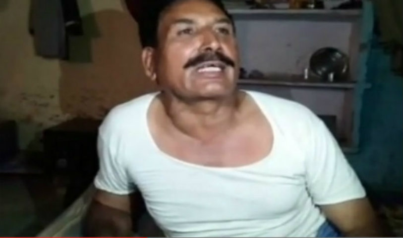 UP Constable Suspended,Mango News,UP Constable Arrested,Mainpuri Police station in UP,UP police Inappropriate Behaviour,POSCO Act,BJP government,Yogi Adityanath,Chief Minister Yogi,jungle raj in UP,Caught On Camera Molesting 2 Girls