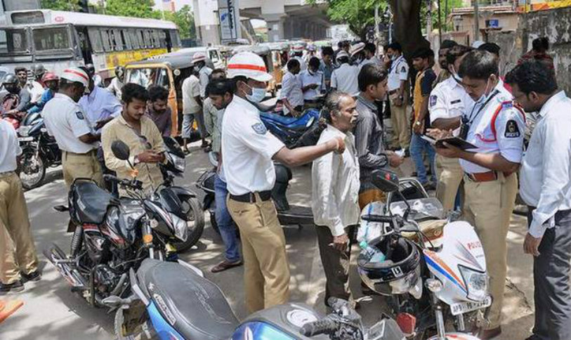 Hyderabad Traffic Police Book 1,000 Cases under New Penalty System Hyderabad Traffic Latest News,1000 Cases under New Penalty System,new penalty point system in Hyderabad,Hyderabad Police Commissioner,Telangana government News,Mango News,New Penalty System Cases