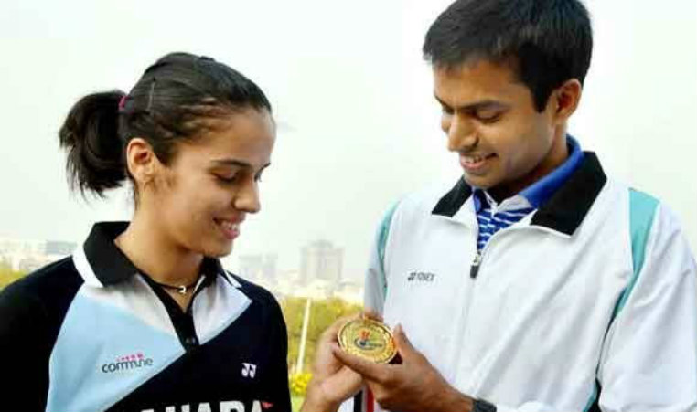 Saina Nehwal,Saina Nehwal Goes Back To Her Old Coach,Saina Nehwal Old Coach ,Badminton World Championships ,Gopichand academy,Saina Nehwal with Bronze medal