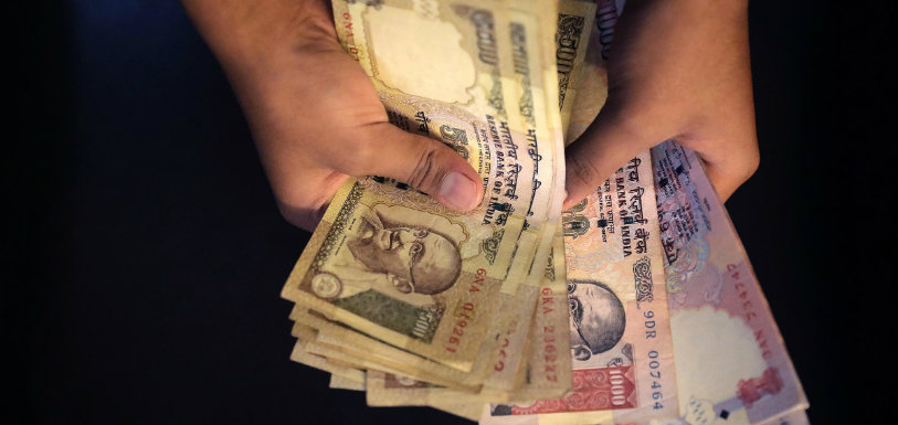 Hyderabad Police Arrest Man With Demonetized Currency,Mango News,Hyderabad Latest News,Hyderabad Breaking News Today,Telangana News Updates,Hyderabad Police Arrest,Hyderabad Demonetized Currency Exchange,PM Modi demonetize Notes Exchange in Hyderabad,Real Estate Businessman in Telangana