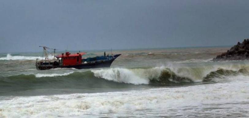 Cyclone Ockhi To Cause More Havoc Cyclone Ockhi To Cause More Havoc,Mango News,Cyclone Ockhi Live Updates,Cyclone Ockhi Cross South Gujarat and North Maharashtra Coasts Near Surat,Cyclone Ockhi Latest News,Cyclone Ockhi to Affect South Gujarat,Cyclone Ockhi Highlights,Cyclone Ockhi causes havoc in Tamil Nadu,Heavy Rainfall Kerala and Tamil Nadu