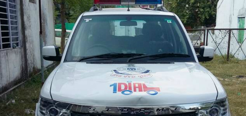 Madhya Pradesh: A Gang Hijack A Police Van And Abduct A Girl From Her House Gang Hijack Police Van,Madhya Pradesh Hijack Police Van,Goons Hijack Police Van,Mango News,Latest Breaking News 2018,Political News 2018,Madhya Pradesh Breaking News,Dial 100 Police Van,Police Van Hijack in Madhya Pradesh