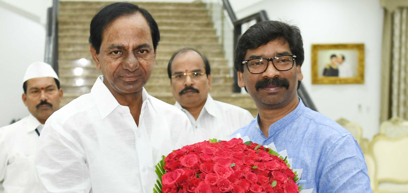 Telangana CM KCR Met Former Jharkhand CM Soren Telangana CM KCR Met Former Jharkhand CM Soren,Mango News,Breaking News Headlines,India News Live Updates,Telangana Latest News,Telangana Chief Minister KCR,ormer Jharkhand Chief Minister Hemant Soren,Jharkhand Mukti Morcha Leader visit Hyderabad,JMM Leader Met CM KCR at Pragati Bhavan,Congress President Rahul Gandhi