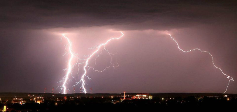 IMD Issues Two Day Thunderstorm Warning In Hyderabad IMD Issues Two Day Thunderstorm Warning In Hyderabad,Mango News,Breaking News Headlines,India News Live Updates,Hyderabad Breaking News,Telangana News Updates,Thunderstorm Warning in Hyderabad,Indian Meteorological Department,IMD scientists,temperature in Hyderabad