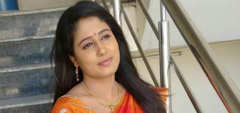 Anchor Radhika Reddy From Telugu Channel V6 Commits Suicide Anchor Radhika Reddy From Telugu Channel V6 Commits Suicide,V6 Anchor Radhika Reddy,Mango News,Breaking News Headlilnes,India News Live Updates,Telugu Channel V6 News Anchor Radhika,V6 News Channel anchor Radhika Reddy Commits Suicide,Hyderabad TV Anchor Radhika Reddy Depression,Telugu channel V6