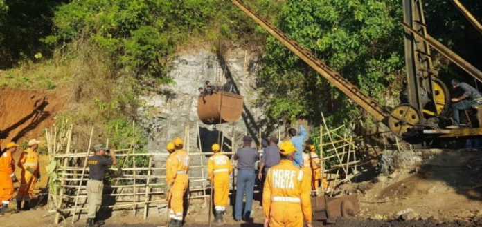 SC Not Satisfied With The Meghalaya Government SC Not Satisfied With The Meghalaya Government, Trapped Meghalaya miners, Mango News, Rescue Trapped Miners, Meghalaya Mine Incident, Meghalaya illegal coal mine, Meghalaya coal mining, Meghalaya coal mine tragedy, Supreme Court on meghalaya rescue operation, Meghalaya coal mining latest news,