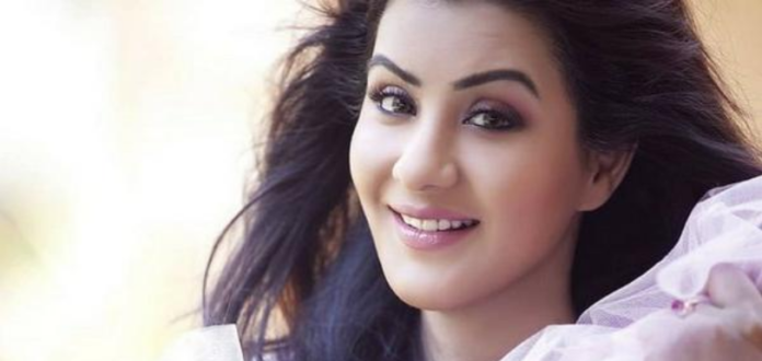 Bigg Boss Winner Shilpa Shinde Joins INC, Bigg Boss 11 winner joins Congress, Shilpa Shinde joins Congress party, Shilpa Shinde in Politics, Mango News, Bigg Boss 11 Season Winner, Lok Sabha Elections 2019, Indian National Congress Chief Sanjay Nirupam