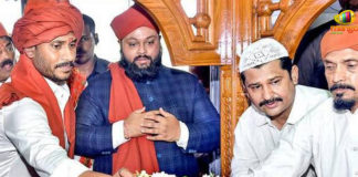 Y S Jagan Offers Special Prayers At Sharada Peetam,Mango News,Andhra Pradesh Breaking News,Latest India News Headlines,AP CM Special Prayers At Sharada Peetam,CM YS Jagan takes blessings from Swami Swaroopananda,Andhra Pradesh CM Taking Blessings of Swaroopanand Swami,YS Jagan Mohan Reddy Latest News