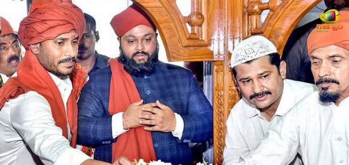 Andhra Pradesh – Y S Jagan Offers Special Prayers At Sharada Peetam Y S Jagan Offers Special Prayers At Sharada Peetam,Mango News,Andhra Pradesh Breaking News,Latest India News Headlines,AP CM Special Prayers At Sharada Peetam,CM YS Jagan takes blessings from Swami Swaroopananda,Andhra Pradesh CM Taking Blessings of Swaroopanand Swami,YS Jagan Mohan Reddy Latest News