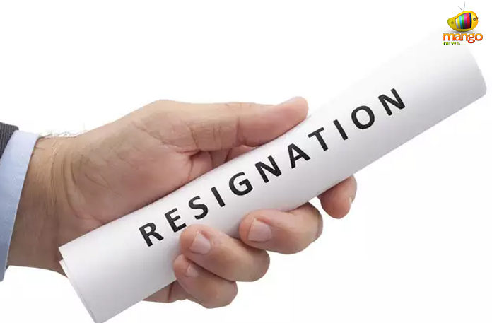 INC And JD(S) MLAs Resign In Karnataka INC And JD(S) MLAs Resign In Karnataka, Karnataka crises, Congress and JDS Alliance in Trouble, Karnataka government in danger, Karnataka political crisis live updates, Mango News, Karnataka MLAs submit resignations, #KarnatakaPolitics, Karnataka Government Crisis live Updates, BJP Ready To Form Government In Karnataka,