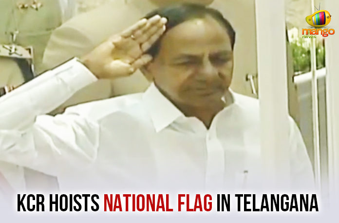 Anjani Kumar, Chief Minister of Telangana, Commissioner of Hyderabad, Golconda, Golconda Fort, Independence Day 2019, Independence Day Celebrations, K Chandrashekar Rao, KCR, KCR Hoists National Flag, KCR Hoists National Flag In Telangana, Mango News, National Flag, Ramdev Guda, Secunderabad Parade Ground, Telangana, Telangana Rashtra Samithi, TRS