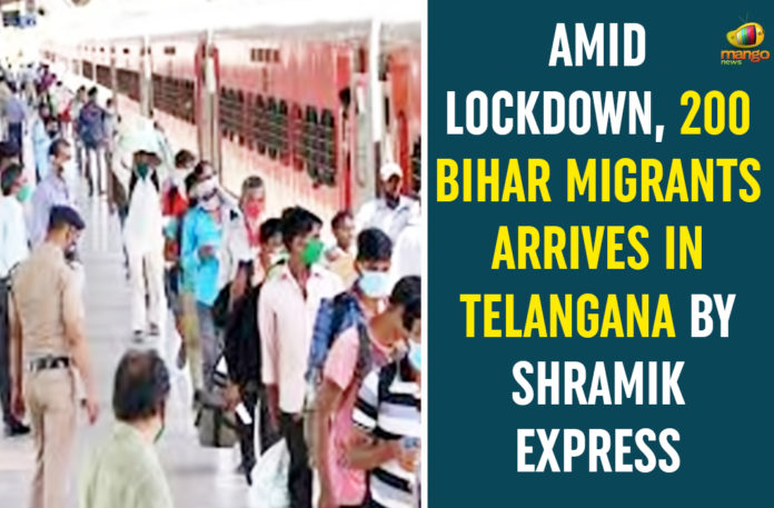Amid-Lockdown,-200-Bihar-Migrants-Arrives-In-Telangana-By-Shramik-Express 250 Bihar Migrants Reach Telangana By Shramik Express, Bihar Migrants, Bihar Migrants Workers, migrant labourers, migrant workers, Shramik Express, Shramik Express trains, Shramik Special trains, Shramik Special trains migrant workers, Telangana, Telangana Shramik Express
