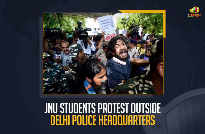 JNU-Students-Protest-Outside-Delhi-Police-Headquarters JNU Students Protest Outside Delhi Police Headquarters, JNU Students Protest, Delhi Police Headquarters, Jawaharlal Nehru University students, Jawaharlal Nehru University students Protest Outside Delhi Police Headquarters, JNU Students, JNU violence, Students Stage Protest Near Delhi Police Headquarters, Students Protest, JNU violence News, JNU violence Latest News, JNU violence Latest Updates, JNU violence Live Updates, Left-wing student organisations called a protest at the Delhi Police headquarters, Tughlaq Road Police Station, Mango News,