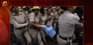 Disturbing Visuals Of Wrestlers Manhandled By Police Goes Viral,Disturbing Visuals Of Wrestlers,Wrestlers Manhandled By Police,Wrestlers Manhandled By Police Goes Viral,Mango News,Delhi Police Detains Wrestlers,Police detain protesting wrestlers,Indian Olympic wrestlers,Wrestlers protest in Delhi,Wrestlers Manhandled,Protesting wrestlers manhandled,Wrestlers Protest Latest news,Wrestlers Protest Latest Updates,Wrestlers Protest Live News,2023 Indian wrestlers protest,Wrestlers Manhandled Latest News,Wrestlers Manhandled News Today,Wrestlers protest live updates