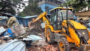 IMG_HYDRAA_clears_encroa_2_1_47EQ1FO5