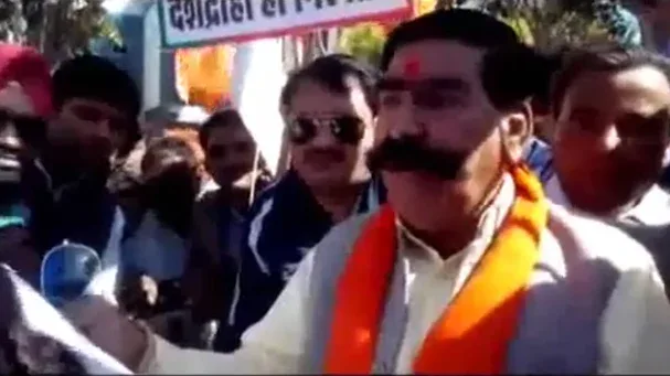 3,000 condoms, 2,000 liquor bottles found daily in