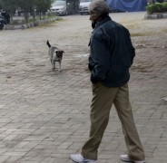 Amitabh Bachchan goes unrecognized on the busy streets of Delhi