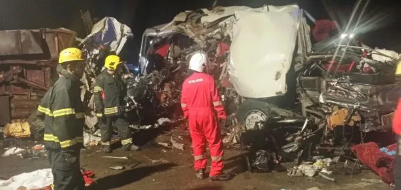 18 killed 16 injured in Oman Bus accident