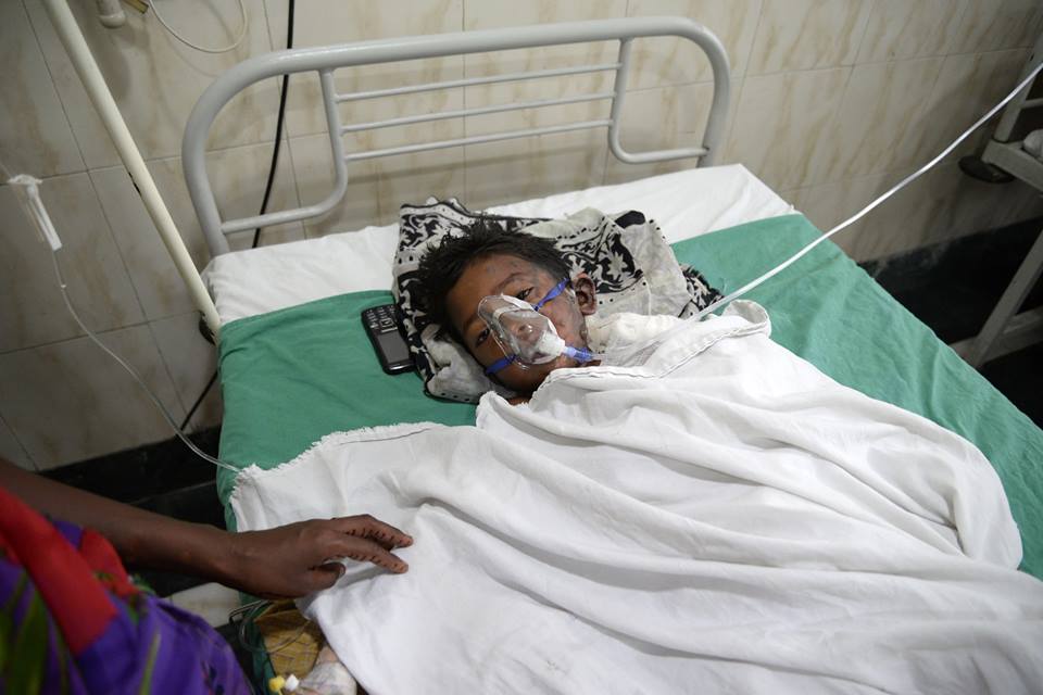 Father drops son on red-hot coal during Hindu ritual - Mango News Father drops son on red-hot coal during Hindu ritual-3