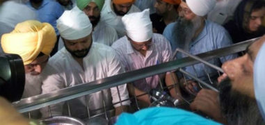 Arvind Kejriwal Washes Utensils At Golden Temple