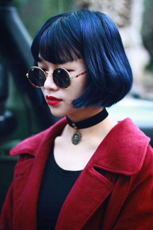 A model replicating round glasses and choker style in 2016