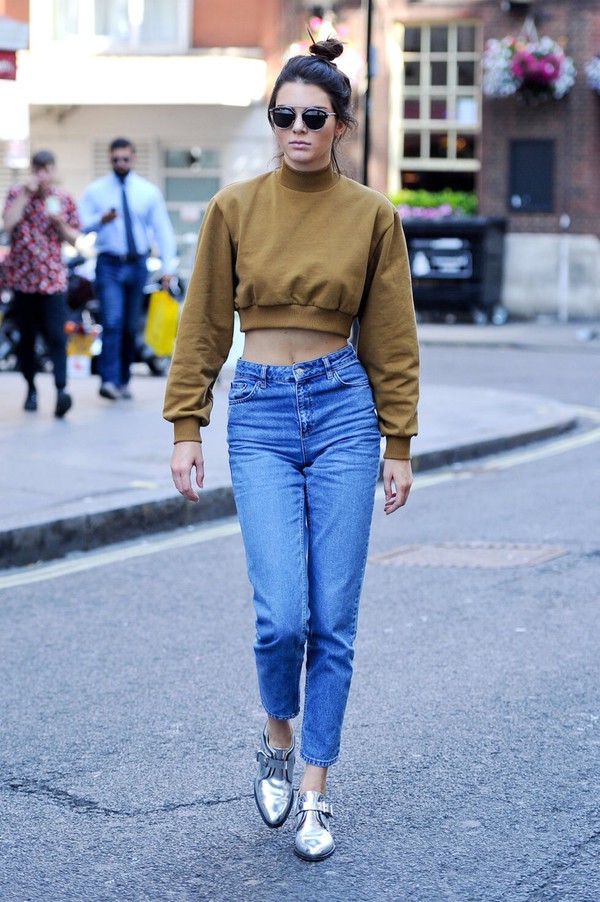 Victoria's Secret Model Kendall Jenner sporting high waisted jeans in 2016