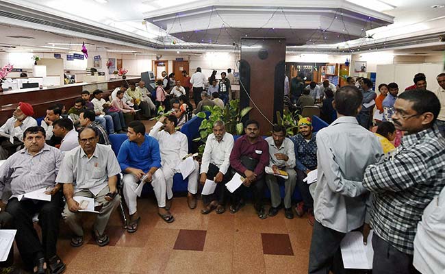 lqueue at banks for new currency indelible ink