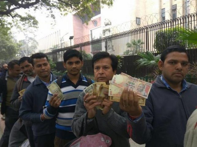 People standing infront of RBI on December 30 to exchange old and demonetised Rs.500 and Rs.1000 notes.
