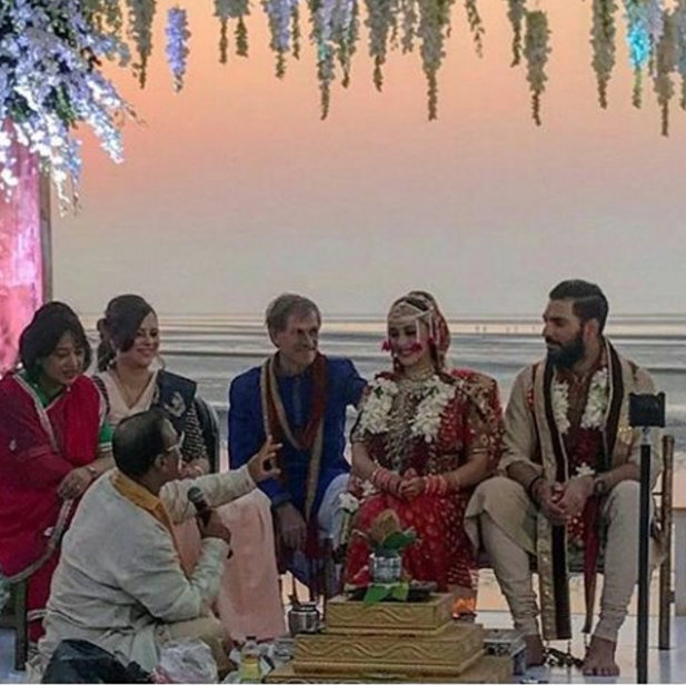 Hazel and Yuvraj looked like a vision with the beach backdrop while observing the Hindu marriage rituals