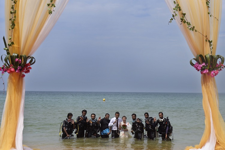 Nikhil Pawar and Eunika Pogran underwater wedding