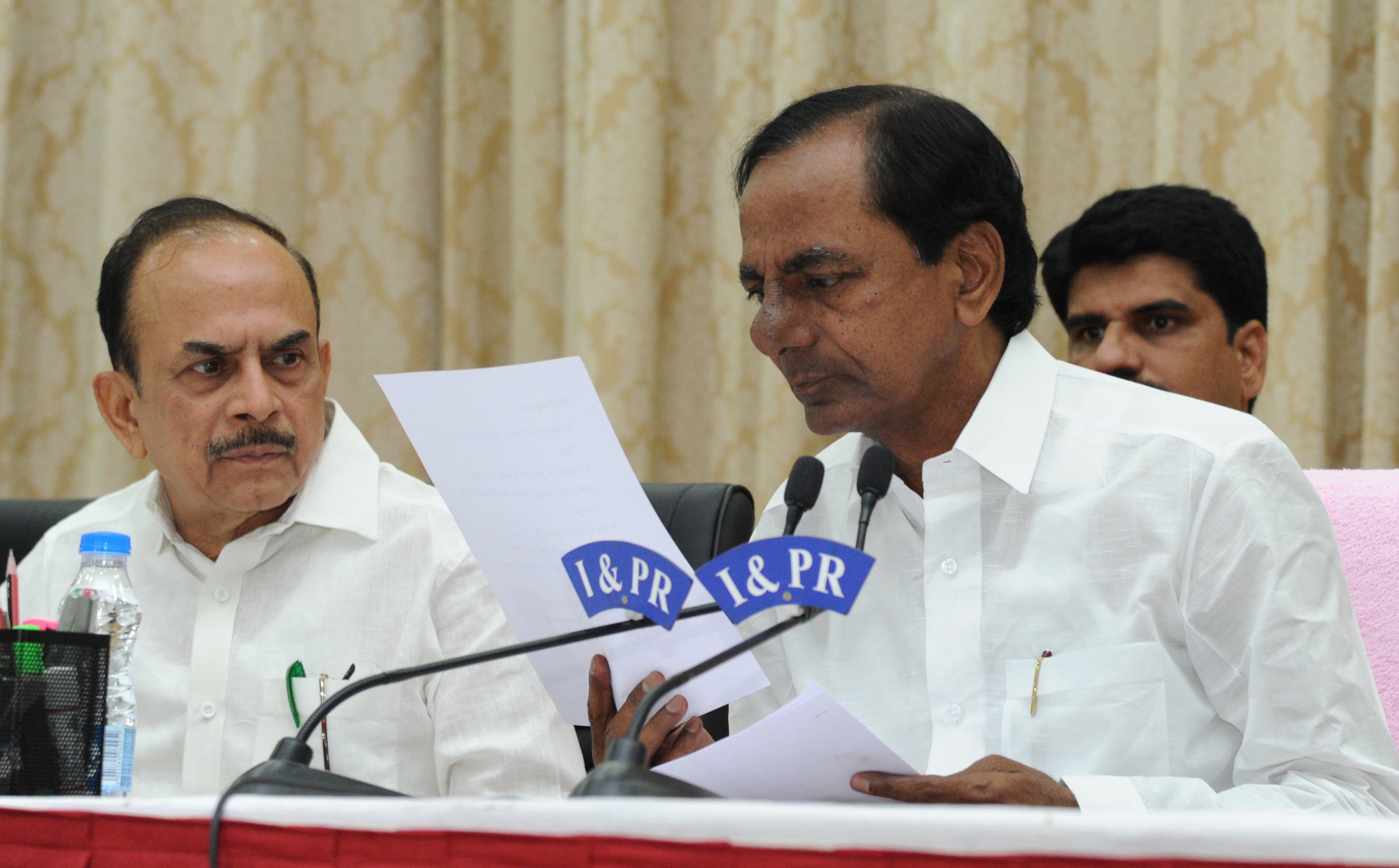 KCR to Provide Free Fertilizers to Farmers,Mango News,Free Fertilizers to Farmers in TS,Chief Minister of Telangana State,KCR announces free fertilizer,KCR to help farmers,telangana political news