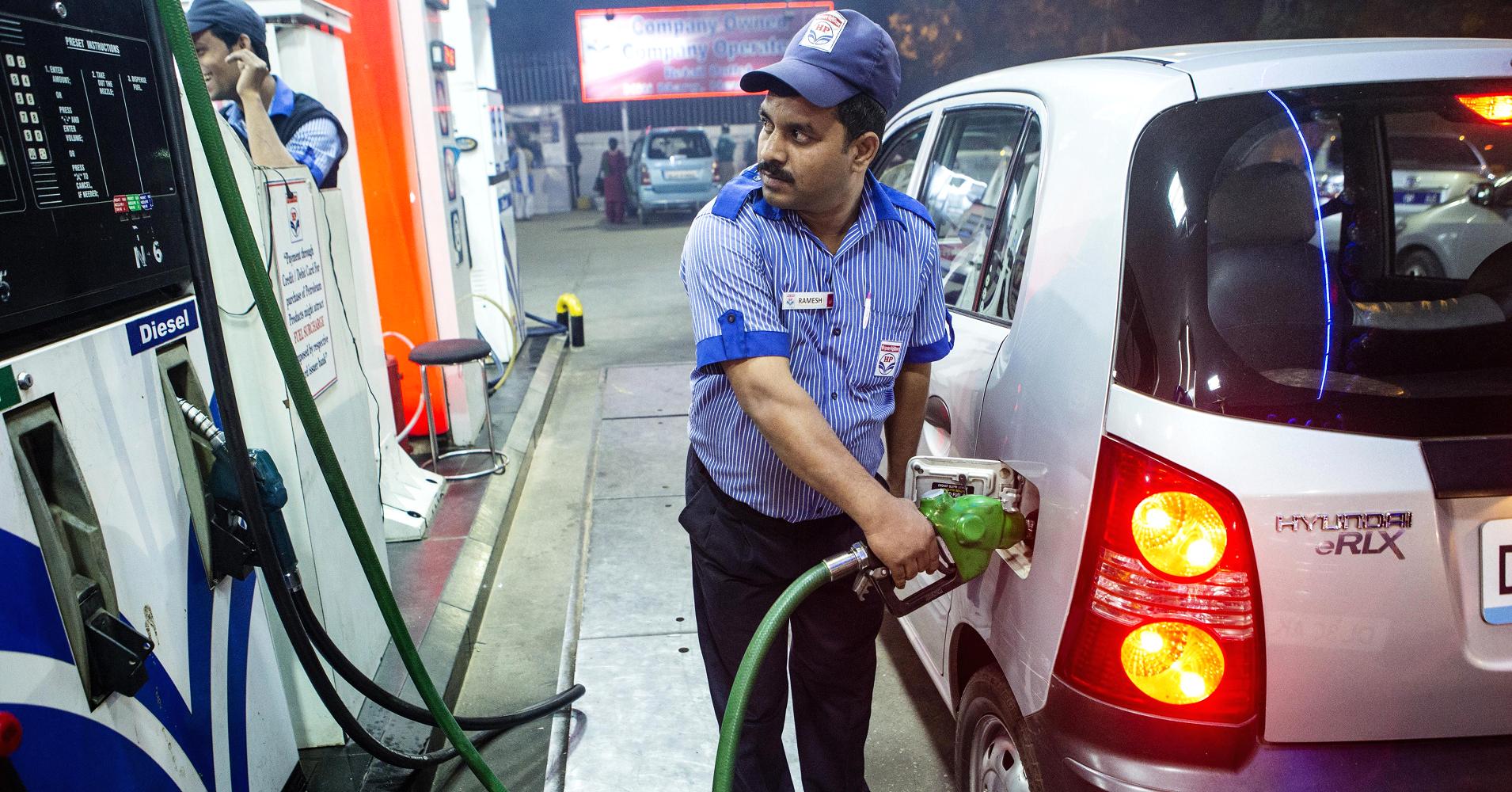 purchasing fuel,Petroleum traders,memorandum of understanding,Gopala Krishna,Apporva Chandra committee,Petrol Available,Petrol Available Only 12 Hours ,Petrol 12 Hours A Day