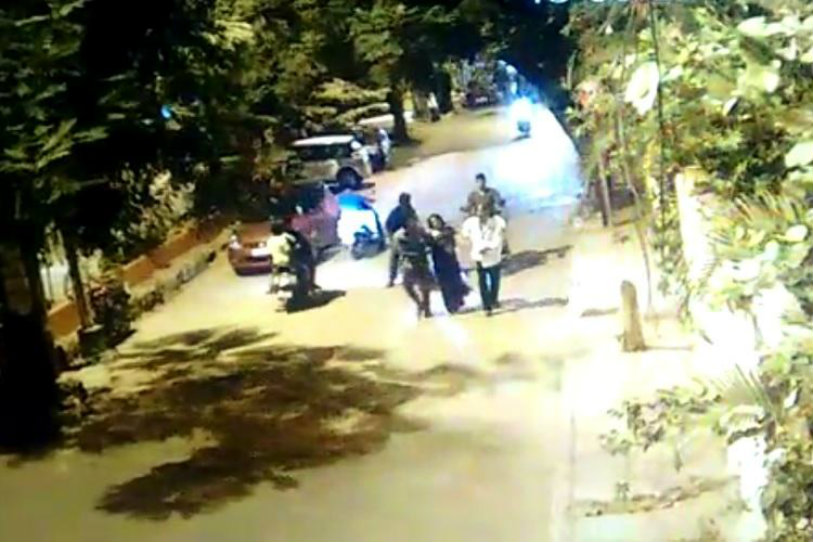 Men Abducting Woman,Abducting Woman case,CCTV Footage Men Abducting Woman, Amberpet police station,Punishment for voluntarily causing hurt,Punishment for criminal intimidation,Punishment for kidnapping,Hyderabad news
