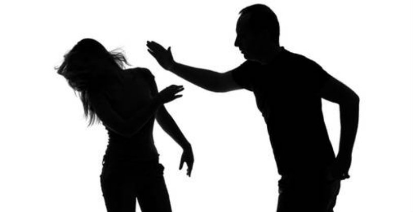 Man Punches Woman ,Man Punches Woman at a Gym,Indore Gym Man Punches Woman,#Indore,molestation,woman who was wogyming
