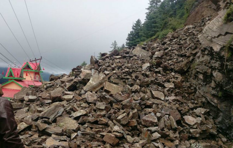 Massive Landslide ,Chandigarh Landslide,Shimla National Highway,Landslide on Chandigarh Shimla National Highway, Chandigarh Shimla National Highway