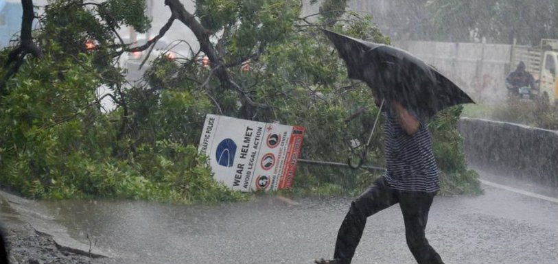 Heavy Rains Due To Deep Depression,Southern Tamil Nadu Heavy Rains,Mango News,Tamil Nadu Breaking News,Heavy Rains Lash TN,Southern areas of Tamil Nadu Rains,Heavy Rain in Tamil Nadu,Tamil Nadu Weather News,IMD Issue Cyclone Warning in TN