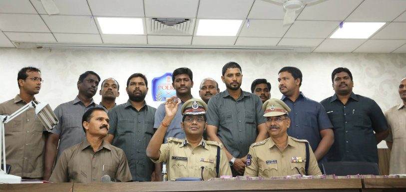 Hyderabad Police Arrest Two For Selling Button As Diamond,Mango News,2018 Breaking News Updates,Hyderabad Police Arrest,Selling Button As Diamond in Hyderabad,Hyderabad Breaking News,Fake Diamond Fake,Diamond Business,Hyderabad Fake Diamond Selling,Telangana Breaking News