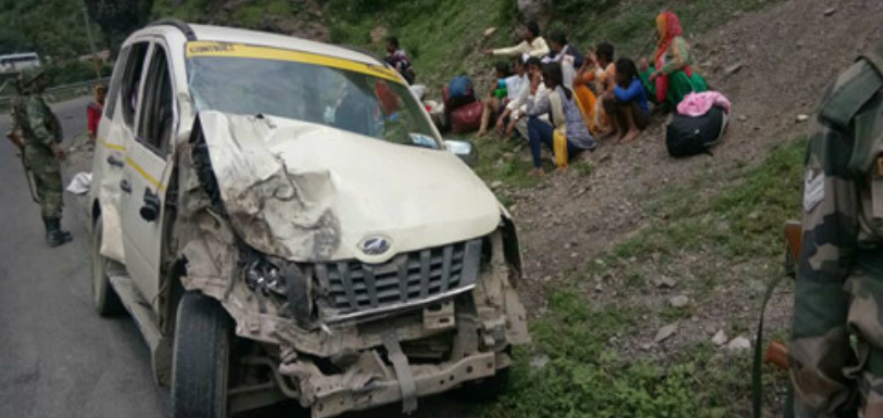 Jammu: 13 Amarnath Pilgrims Injured In A Vehicle Accident, 13 Amarnath pilgrims injured in an accident, Amarnath Yatra Latest News, Jammu Kashmir News, Mango News, Latest National News, Latest Breaking News Today, India News Headlines