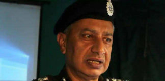 S P Vaid Removed As The Jammu & Kashmir Police Cheif, J&K police chief SP Vaid removed, Dilbagh Singh to take charge as J&K police chief, Mango News, B Srinivas Appointed Intelligence Chief Of Jammu And Kashmir Police, After Kashmir's Kidnapping Fiasco Changes In Police Dept, Jammu and Kashmir Latest News and Updates,