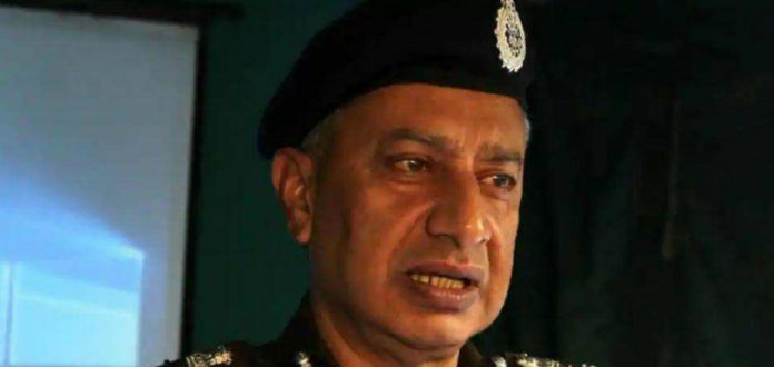 S P Vaid Removed As The Jammu & Kashmir Police Cheif, J&K police chief SP Vaid removed, Dilbagh Singh to take charge as J&K police chief, Mango News, B Srinivas Appointed Intelligence Chief Of Jammu And Kashmir Police, After Kashmir's Kidnapping Fiasco Changes In Police Dept, Jammu and Kashmir Latest News and Updates,