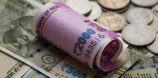 Indian Rupee New Fall Is Rs. 72 Against U. S. Dollar, Indian currency breaches 72 marks against US dollar, Indian currency again fell down again, RBI intervenes at 71.80 rupees per Dollar, Mango News, Rupee falls for 7th day, Indian Rupee Fall Latest News and Updates, INR Vs USD Rupee Vs Dollar Currency Exchange Rate