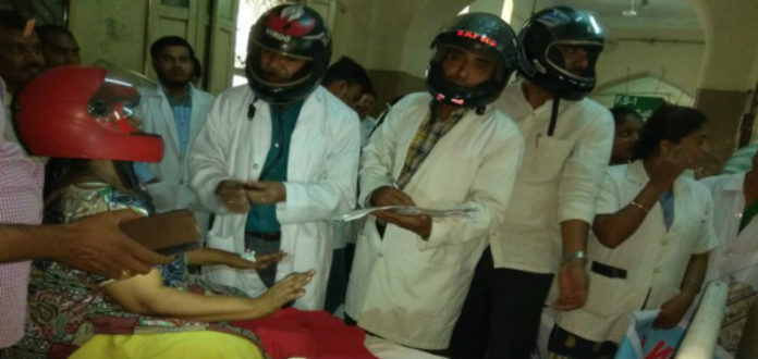 Osmania Hospital’s Doctors Wear Helmets, OGH roofs crumbling doctors treat patients in the open, Doctors at Osmania Hospital wore helmets, Mango News, Osmania Government Hospital Latest News, Osmania Hospital Staff And Patients Wearing Helmets, Hyderabad Osmania General Hospital roof falls, Osmania Hospital reconstruction