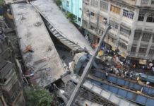 Kolkata Bridge Collapse: Several Feared Trapped Kolkata Bridge Collapse: Several Feared Trapped, Portion of bridge collapses in Kolkata's Majerhat, Kolkata bridge collapse Latest News and Updates, Many feared trapped in south Kolkata bridge collapse, Majerhat Bridge in south Kolkata collapsed, Bridge bridge crashed In South Kolkata Alipur Latest News, Mango News, Majerhat flyover collapses in south Kolkata 5 feared dead