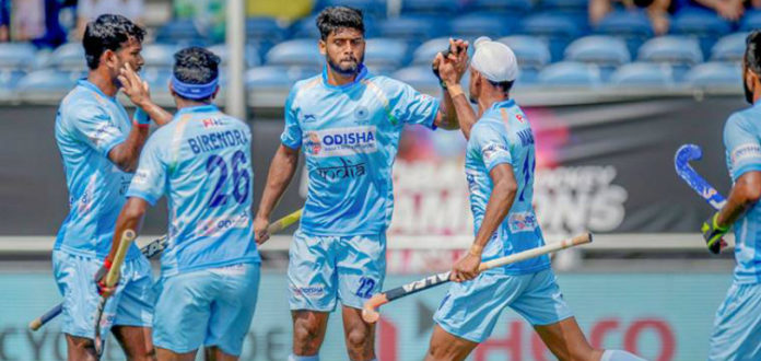 Asian Games 2018: Indian Hockey Team Bags Bronze Against Pakistan, India beat Pakistan to lift men's hockey bronze, India beat Pakistan 2-1 to win bronze in men's hockey, Asian Games Indian men's hockey team beat Pakistan, Mango News, Men's Hockey Match India vs Pakistan Latest Updates, Highlights, Asian Games 2018 Day 14 Highlights