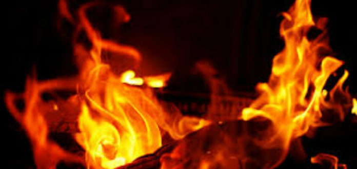 Delhi – Four People Killed In Fire, Four people laundering clothes killed in central Delhi, Major fire breaks out at Delhi, Fire in Karol Bagh factory, Delhi Fire Latest News, Mango News, 4 Dead In Fire At Factory In Delhi Karol Bagh,