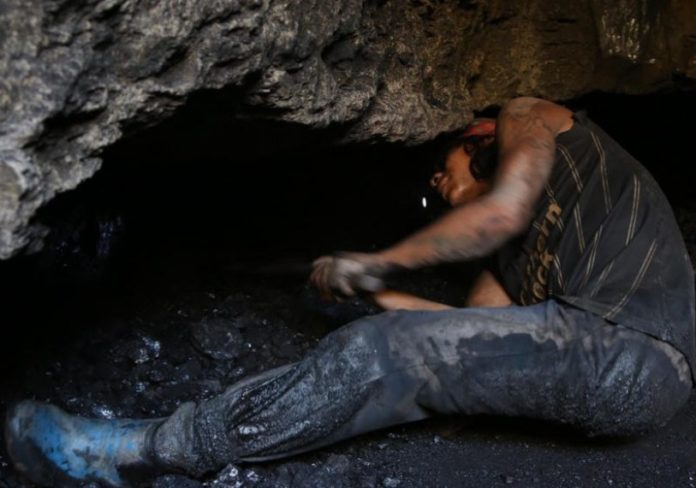 Rat Hole Mine in Meghalaya,Thirteen Miners Trapped In A Rat Hole Mine,Mango News,Breaking News Today,Rat Hole Mine,13 People Trapped in Rat Hole,Meghalaya Coal Mine,Meghalaya 13 Miners,Meghalaya Today News,Illegal Coal Mine In Meghalaya