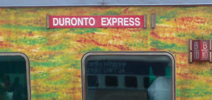 Duronto Express Theft In AC Coaches,Mango News,Breaking News Today,Delhi Duronto Express,Jammu Delhi Duronto Express Robbery,Duronto Express Train Loot in Delhi,Delhi Latest News,Duronto Express News