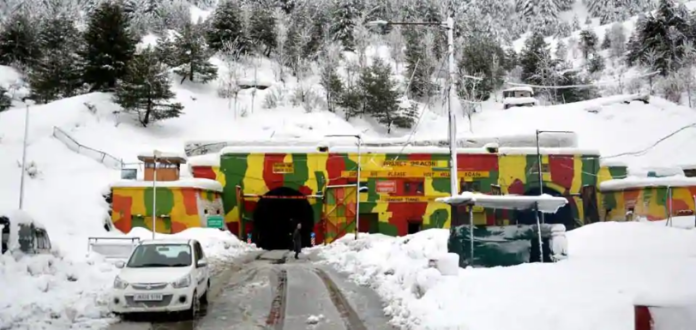 Jammu And Kashmir - Key Highway Closed Due To Avalanche, Avalanche hits Jawahar Tunnel, Jammu And Kashmir Avalanche Latest News, Mango News, Kashmir Avalanche, Srinagar Jammu Highway shuts down, Jammu And Kashmir Highway